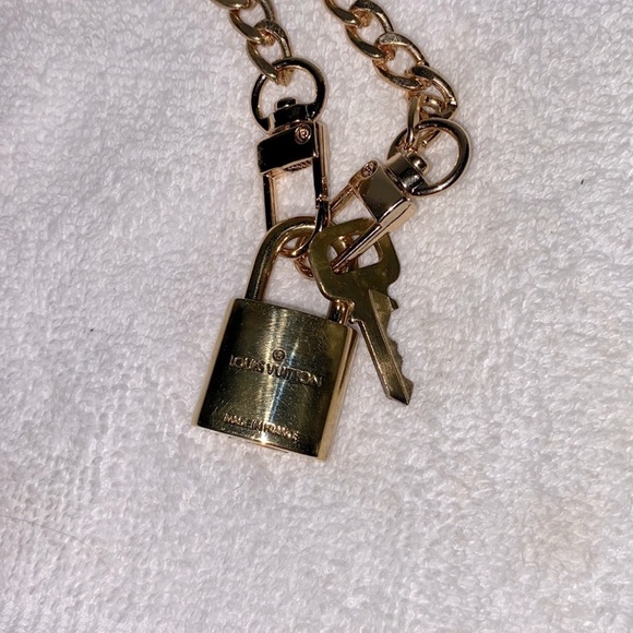 Louis Vuitton Lock and Key #323 Necklace - Picture 10 of 14